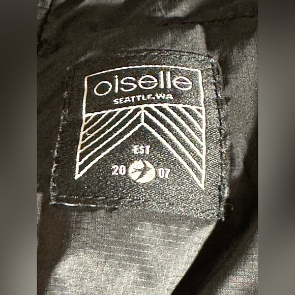 Oiselle Size S Reversible Flip Side Puffy Vest NWT - Picture 8 of 8
